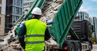 Вывоз строительного мусора в Сосновоборске: услуги лицензированной компании — ПроМусор
